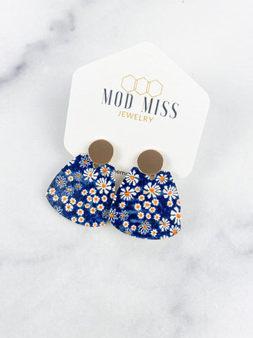 Cork Trapezoid Stud Earrings "Navy Daisy"