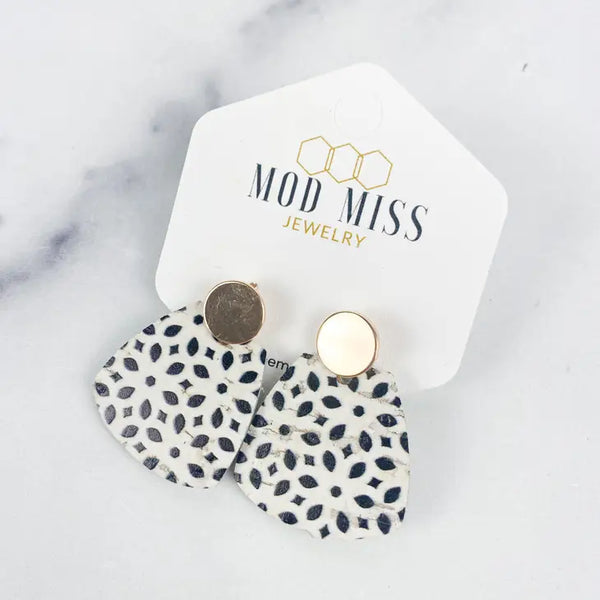 Cork Trapezoid Stud Earrings "Black Deco"