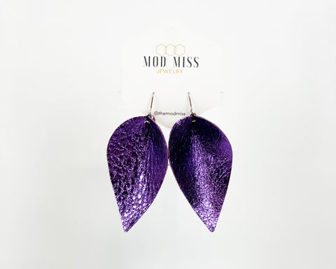 Leather Petal Earring "Metallic Purple"