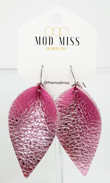 Leather Petal Earring "Metallic Light Pink"