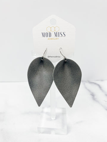 Leather Petal Earring "Worn Gray"