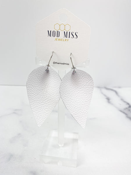 Leather Petal Earring "White"