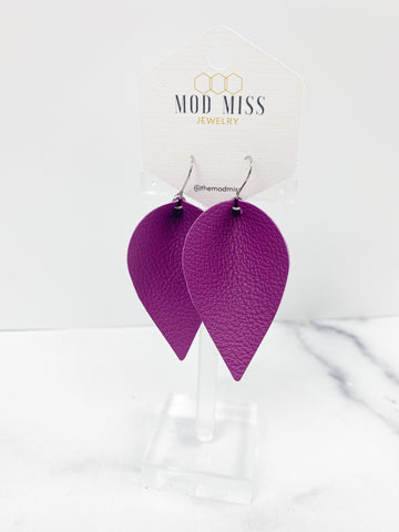 Leather Petal Earring "Magenta"