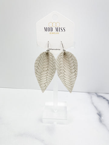 Leather Petal Earring "Weaved Cream"