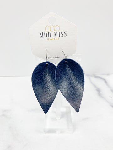 Leather Petal Earring "Worn Navy"