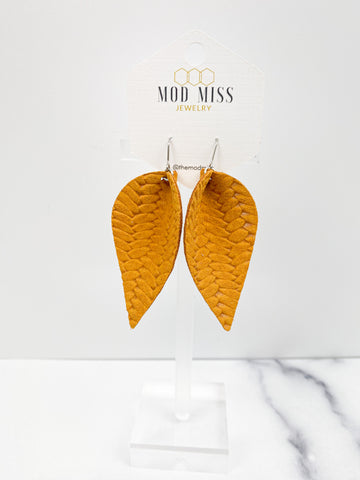 Leather Petal Earring "Weaved Yellow"